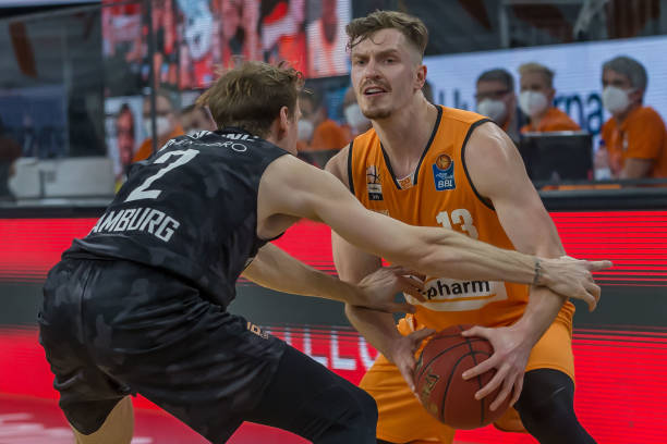 收入与实际 收入与实际