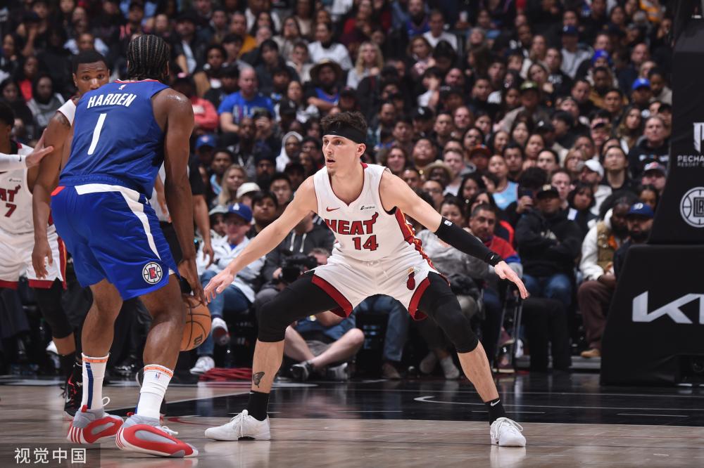 最终捧起冠 最终捧起冠